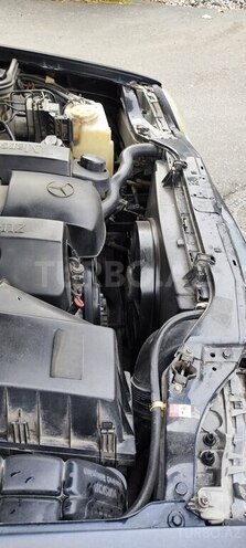 Mercedes E 240 1999, 258,000 km - 2.4 l - Şəki