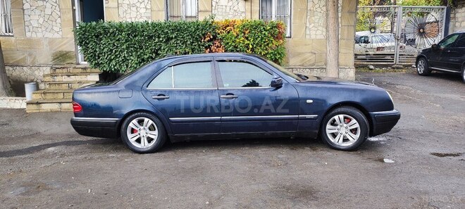 Mercedes E 240 1999, 258,000 km - 2.4 l - Şəki
