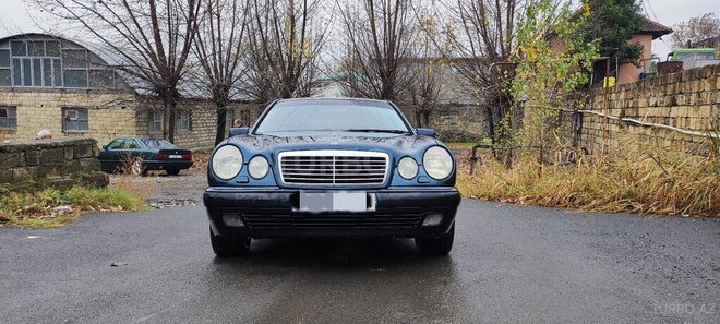 Mercedes E 240 1999, 258,000 km - 2.4 l - Şəki