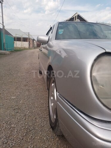 Mercedes E 280 1997, 400,000 km - 2.8 l - Qazax
