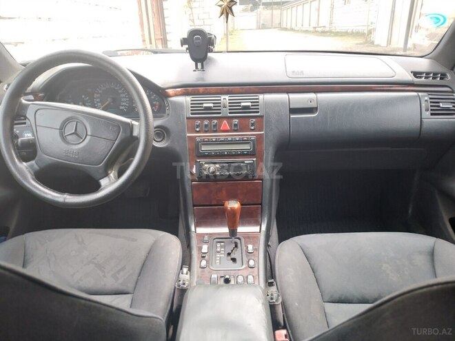 Mercedes E 280 1997, 400,000 km - 2.8 l - Qazax