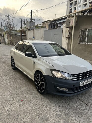 Volkswagen Polo 2018, 300,000 km - 1.6 l - Bakı
