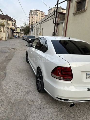Volkswagen Polo 2018, 300,000 km - 1.6 l - Bakı