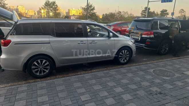 Kia Carnival 2016, 240,000 km - 2.2 l - Bakı