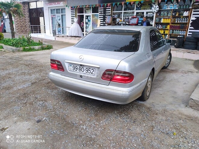 Mercedes E 220 2000, 47,000 km - 2.2 l - Biləsuvar