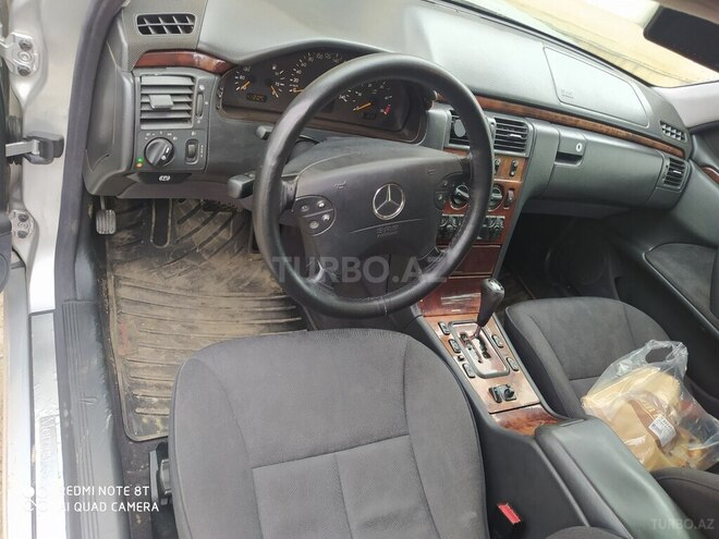 Mercedes E 220 2000, 47,000 km - 2.2 l - Biləsuvar
