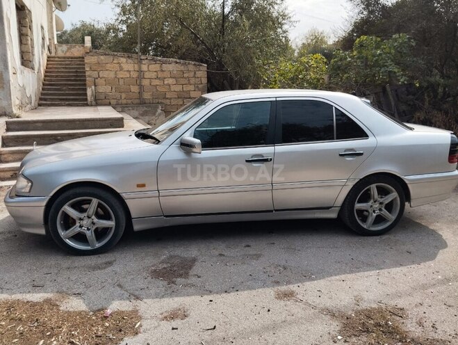 Mercedes C 220 1995, 176,695 km - 2.2 л - Bakı