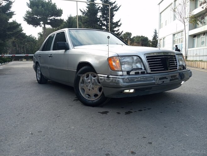 Mercedes E 220 1995, 438,000 km - 2.2 l - Bakı