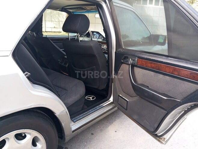 Mercedes E 220 1995, 438,000 km - 2.2 l - Bakı