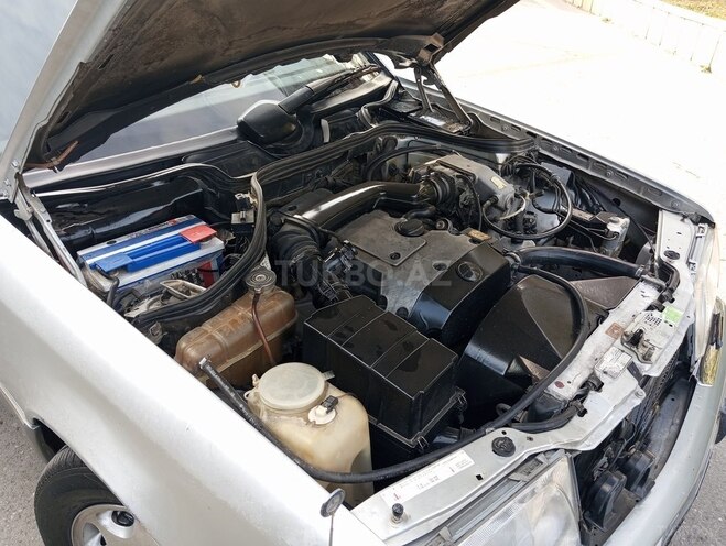 Mercedes E 220 1995, 438,000 km - 2.2 l - Bakı