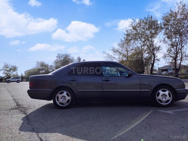 Mercedes E 240 1998, 305,000 km - 2.4 л - Şirvan
