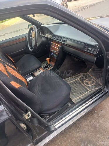 Mercedes E 200 1990, 300,000 km - 2.0 л - Bakı