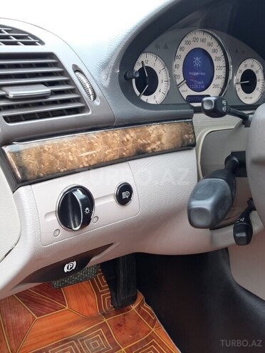 Mercedes E 240 2003, 290,000 km - 2.6 l - Hacıqabul