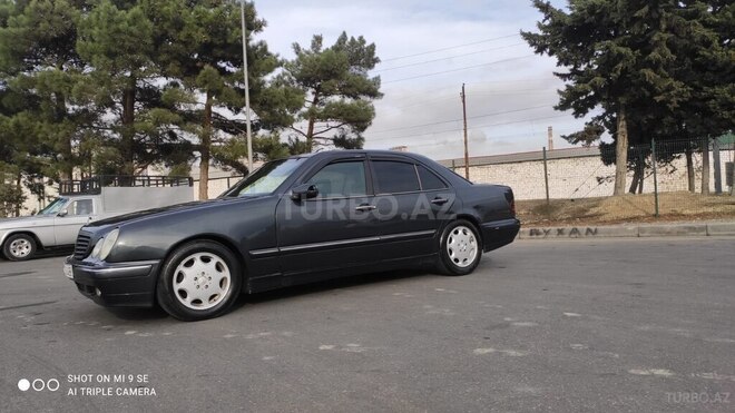 Mercedes E 220 1999, 366,000 km - 2.2 l - Bakı