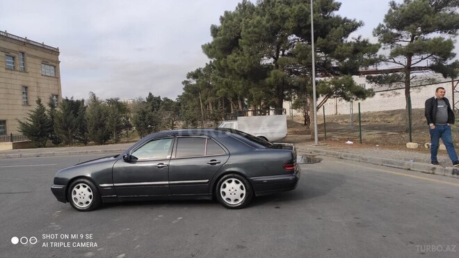 Mercedes E 220 1999, 366,000 km - 2.2 l - Bakı