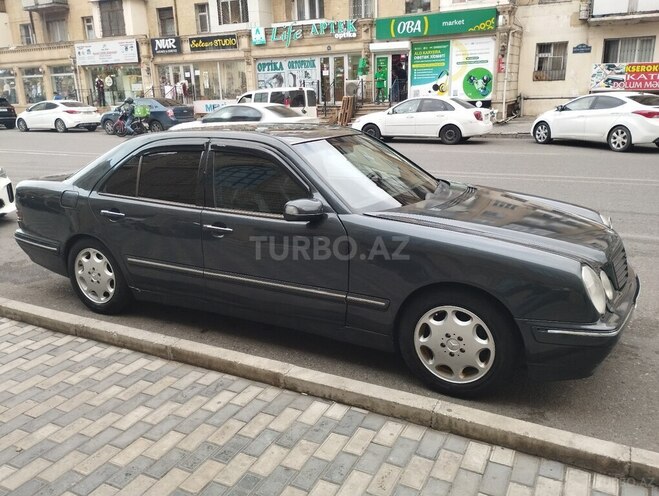 Mercedes E 220 1999, 366,000 km - 2.2 l - Bakı