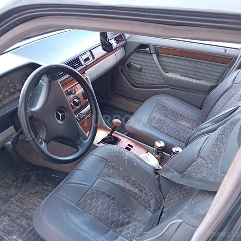 Mercedes 190 1991, 300,000 km - 2.5 л - Naxçıvan