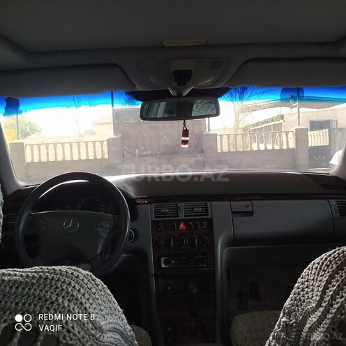 Mercedes E 200 2001, 326,847 km - 2.0 l - Salyan
