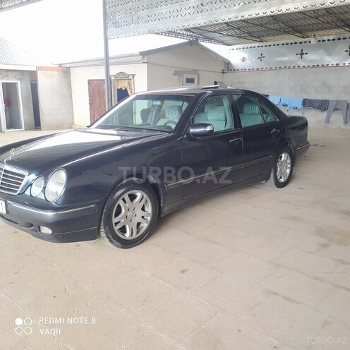 Mercedes E 200 2001, 326,847 km - 2.0 l - Salyan