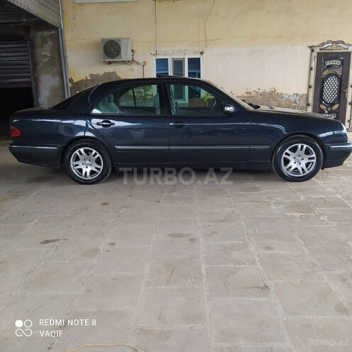 Mercedes E 200 2001, 326,847 km - 2.0 l - Salyan