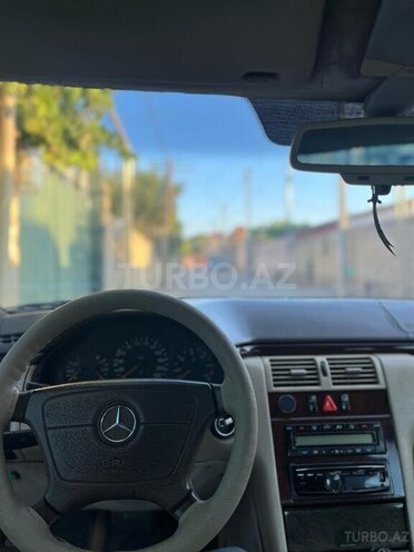 Mercedes E 250 1996, 451,458 km - 2.5 l - Bakı
