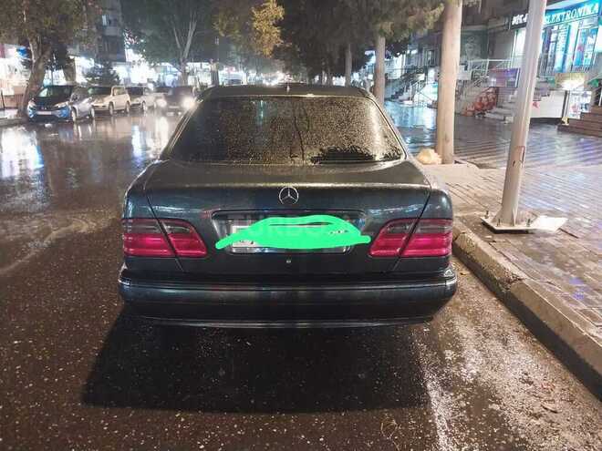 Mercedes E 240 1999, 259,475 km - 2.4 l - Bakı