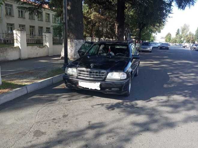 Mercedes C 180 1997, 420,000 km - 1.8 l - Qax