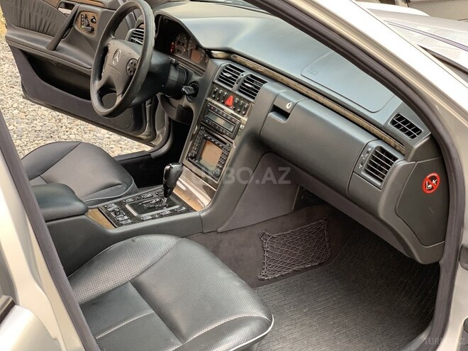 Mercedes E 320 2001, 96,518 km - 3.2 l - Bakı