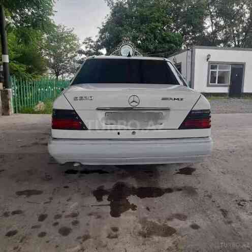 Mercedes E 220 1994, 250,000 km - 2.2 l - Bakı