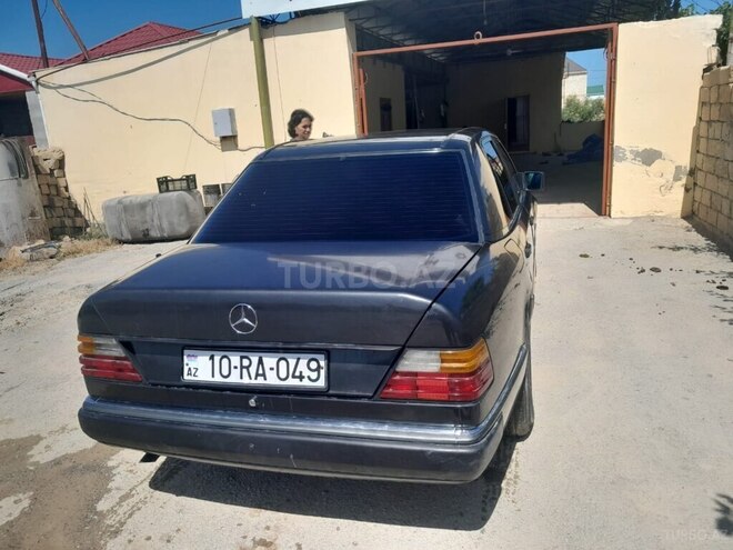 Mercedes E 220 1990, 135,815 km - 2.2 l - Bakı
