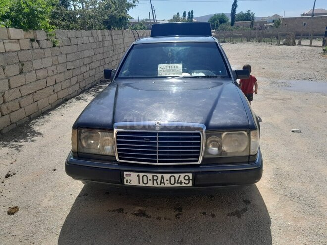 Mercedes E 220 1990, 135,815 km - 2.2 l - Bakı