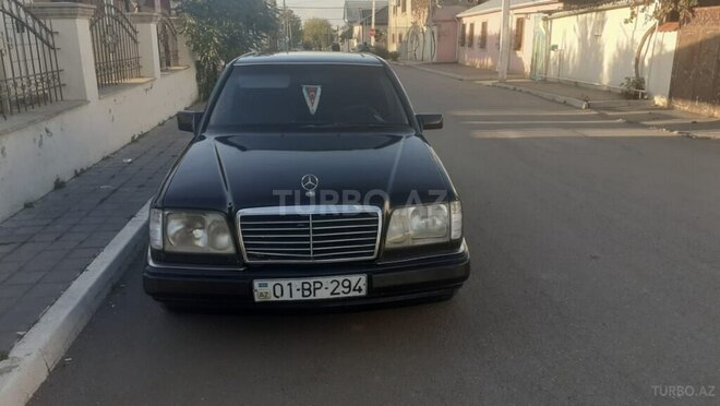 Mercedes E 300 1986, 252,000 km - 3.0 л - Qazax