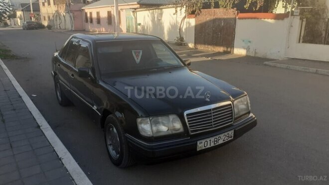 Mercedes E 300 1986, 252,000 km - 3.0 л - Qazax