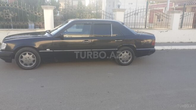 Mercedes E 300 1986, 252,000 km - 3.0 л - Qazax