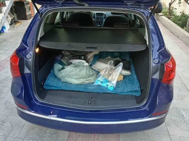 Opel Astra 2013, 260,000 km - 1.3 л - Bakı