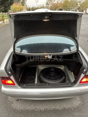 Mercedes E 240 2001, 165,360 km - 2.4 l - Göyçay
