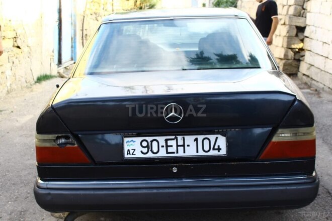 Mercedes E 250 1991, 35,000 km - 2.5 l - Bakı