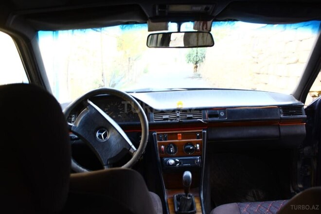 Mercedes E 250 1991, 35,000 km - 2.5 l - Bakı