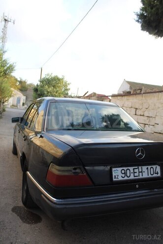 Mercedes E 250 1991, 35,000 km - 2.5 l - Bakı