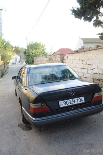 Mercedes E 250 1991, 35,000 km - 2.5 l - Bakı