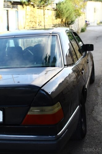 Mercedes E 250 1991, 35,000 km - 2.5 l - Bakı