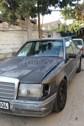 Mercedes E 250 1991, 35,000 km - 2.5 l - Bakı