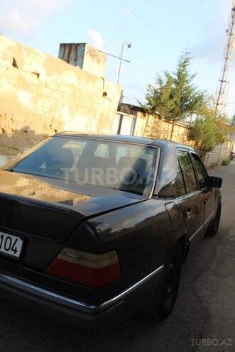 Mercedes E 250 1991, 35,000 km - 2.5 l - Bakı