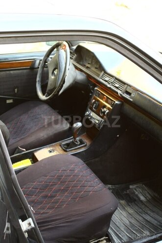Mercedes E 250 1991, 35,000 km - 2.5 l - Bakı