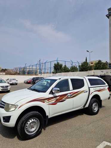 Mitsubishi L200 2014, 373,585 km - 2.5 l - Bakı