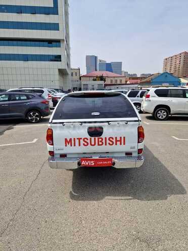 Mitsubishi L200 2014, 373,585 km - 2.5 l - Bakı