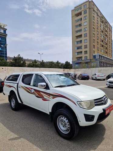 Mitsubishi L200 2014, 373,585 km - 2.5 l - Bakı
