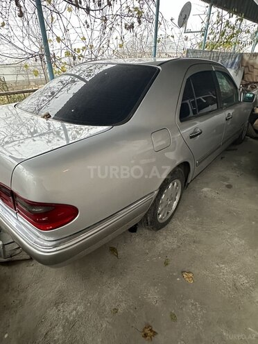 Mercedes E 230 1996, 300,000 km - 2.3 l - Şamaxı