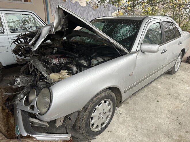 Mercedes E 230 1996, 300,000 km - 2.3 l - Şamaxı