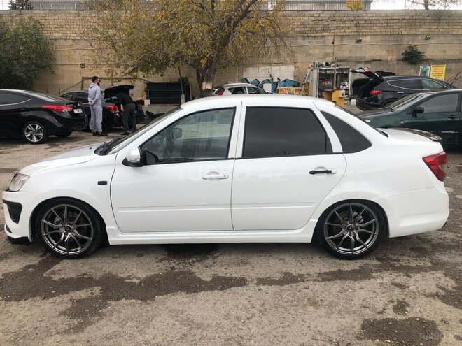 LADA (VAZ) Granta 2015, 195,000 km - 1.5 l - Qax